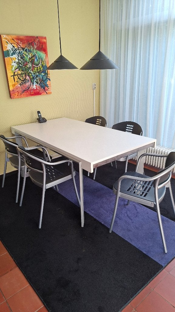 Tafel met 5  lichtgewicht aluminium stoelen, Gebruikt, 50 tot 100 cm, Vijf personen of meer, 150 tot 200 cm