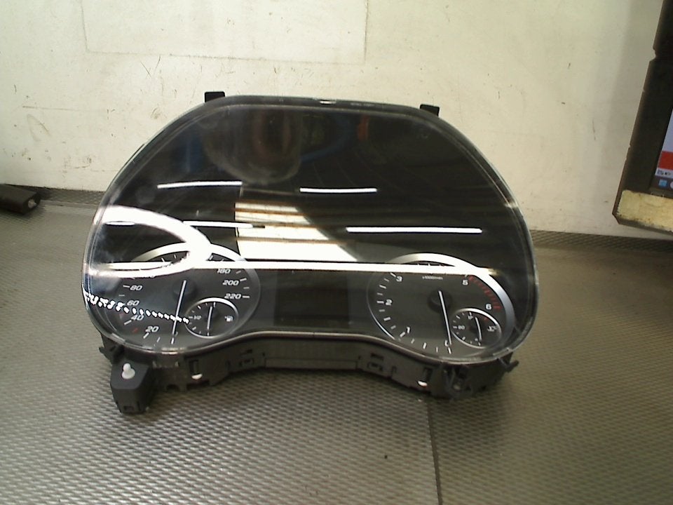 Km Teller Mercedes-Benz Vito (447.6) 2025 A4479004823, Gebruikt, Mercedes-Benz AG, Mercedes-Benz, Mercedesstraße 120, Stuttgart 70372, , Duitsland
