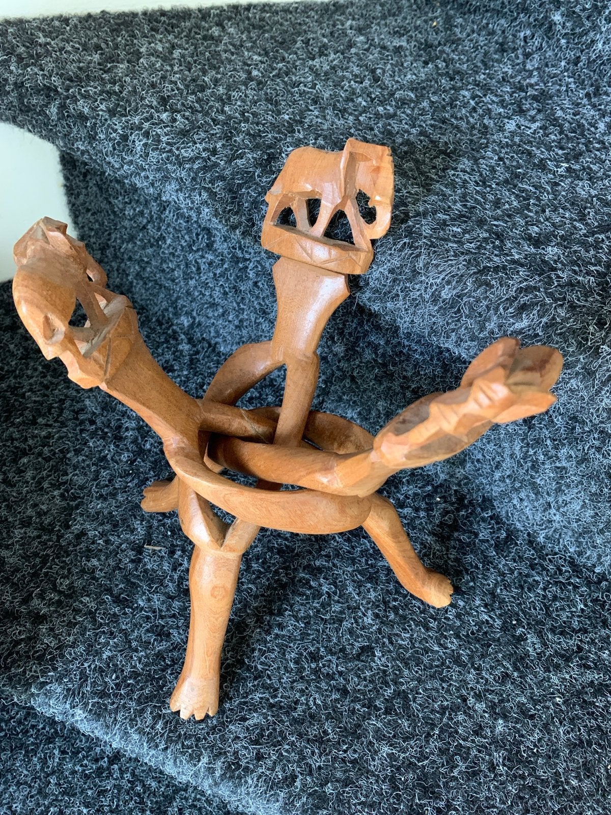 Houten sculptuur met olifanten en figuren, Antiek en Kunst, Kunst | Beelden en Houtsnijwerken, Minder dan 20 cm, Ophalen of Verzenden