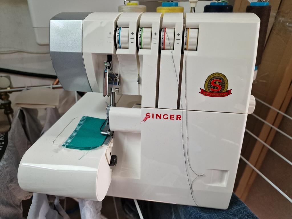 Singer 14SH754 lockmachine, Ophalen of Verzenden, Zo goed als nieuw, Lockmachine, Singer