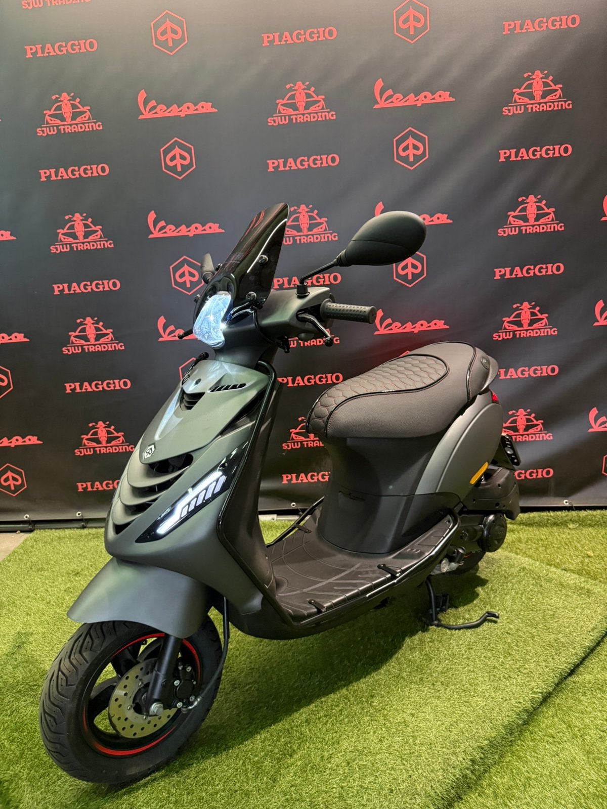 Piaggio Zip 2021 Brom! SP Mat Grijs / RS Zadel / Garantie!, Fietsen en Brommers, Zip, Ophalen of Verzenden, Benzine