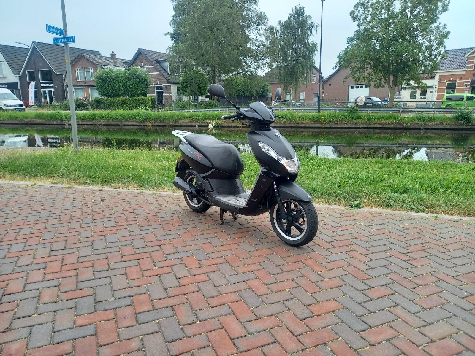 Peugeot Kisbee Rs scooter, Ophalen, Vlijtseweg 17-2, 7317 AC. APELDOORN, 49 cc, Zo goed als nieuw