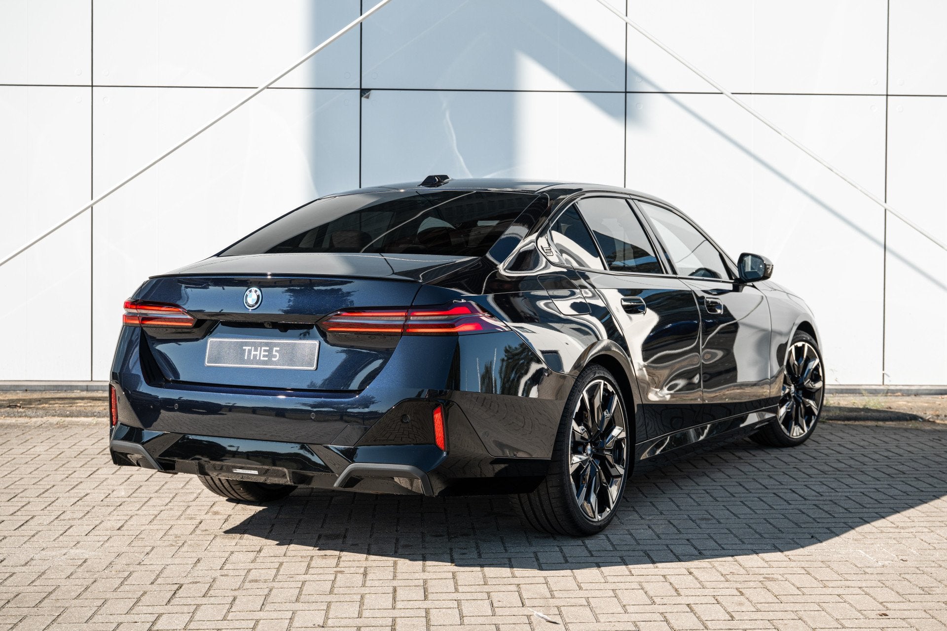 BMW 5 Serie 530e M Sport Automaat / Bowers & Wilkins / Adapt, Auto's, Automaat, Achterwielaandrijving, 4 cilinders, Zwart