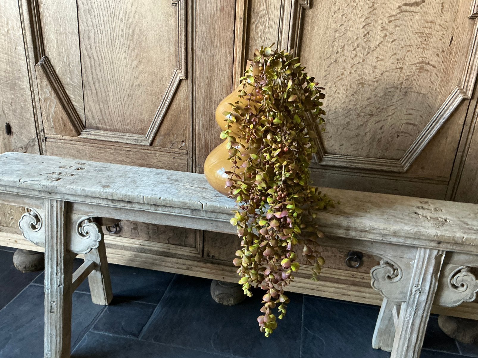 MIEUW forse metalen vaas met kunsttak eucalyptus Mustard, Ophalen of Verzenden, Nieuw