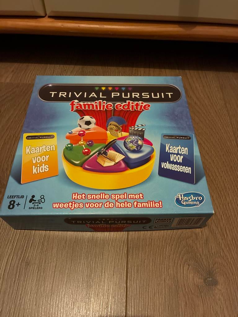 Trivial Pursuit Familie Editie, Drie of vier spelers, Ophalen of Verzenden, Zo goed als nieuw