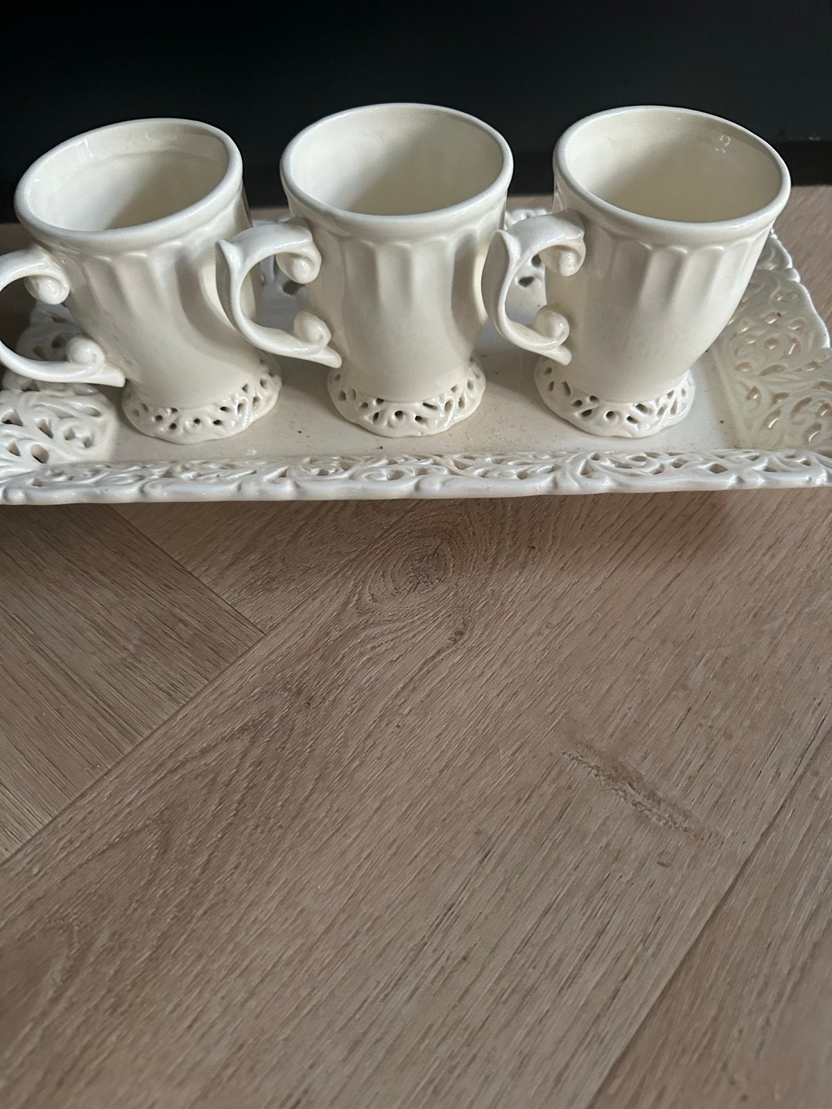 Set van 3 crèmekleurige mokken met dienblad, Zo goed als nieuw, Klassiek, Keramiek, Mok