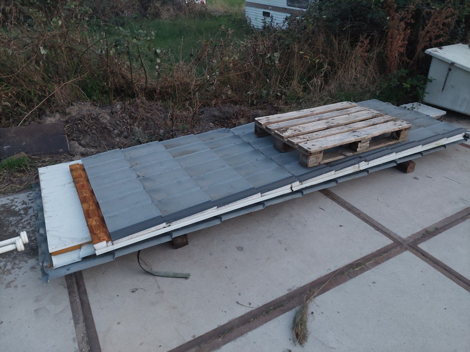 geïsoleerde dakpanprofielplaten, Gebruikt, Zwart, 15 m² of meer, Metaal