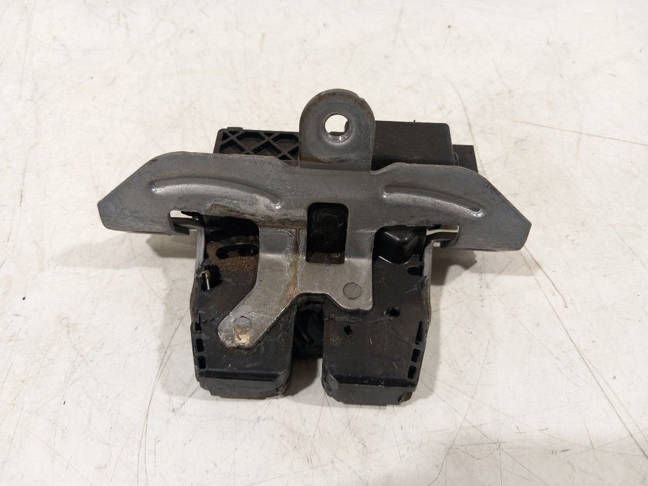 Slot mechaniek kofferdeksel achterklep elektrisch Ford Focus, Onderdelen@venauto.nl, Van der Ven Autorecycling B.V., Gebruikt