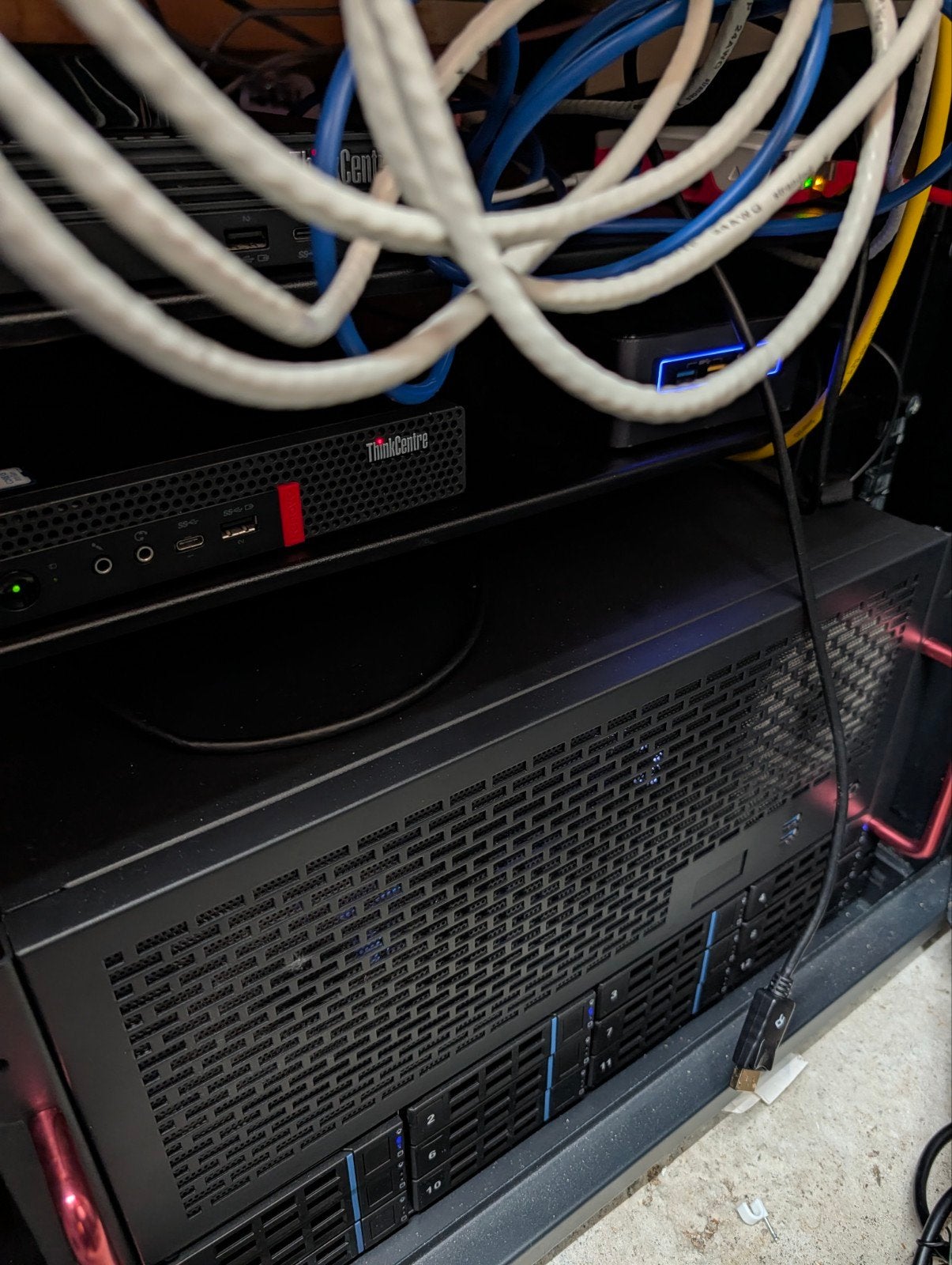 Compleet NAS systeem 3700X + JMCD 12S4 + LSI HBA - ophalen, Computers en Software, Servers, Ophalen, Zo goed als nieuw, Onbekend