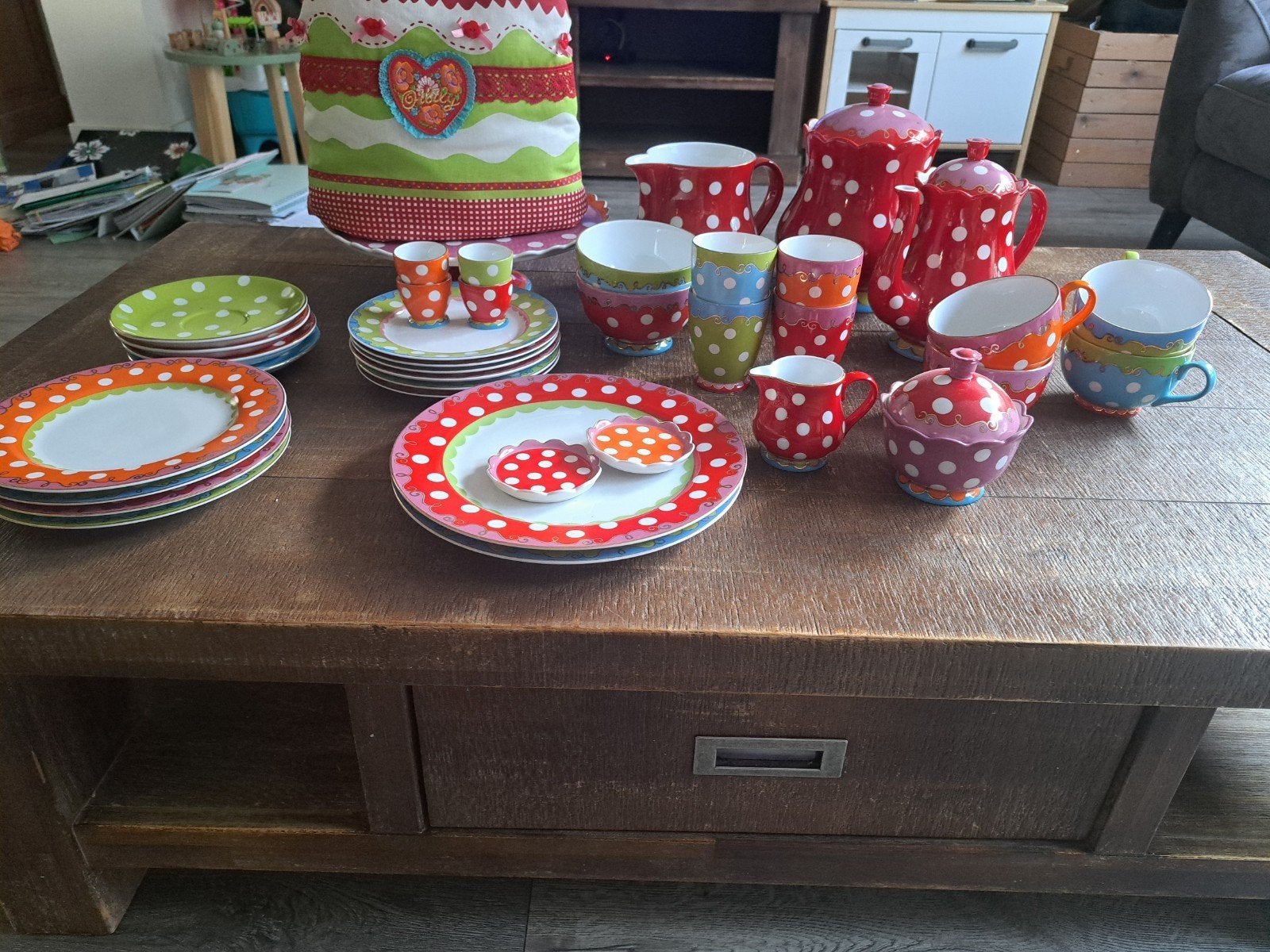 Vrolijk Olilie Servies - Compleet en in Nette Staat, Ophalen, Overige merken, Keramiek, Zo goed als nieuw