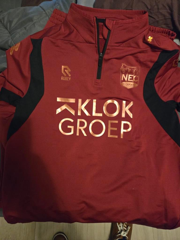 NEC Nijmegen trainingspak (trui en broek), Kleding | Heren, Sportkleding, Ophalen, Robey, Overige maten, Zo goed als nieuw