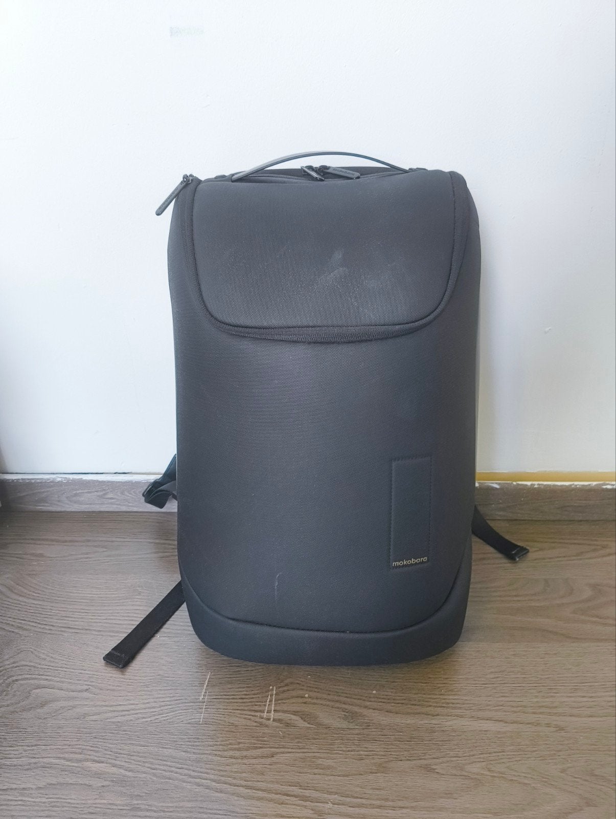 Mokobara Rugzak - Zwart met Oranje Voering, Sieraden, Tassen en Uiterlijk, Tassen | Rugtassen, 25 tot 40 cm, Ophalen of Verzenden