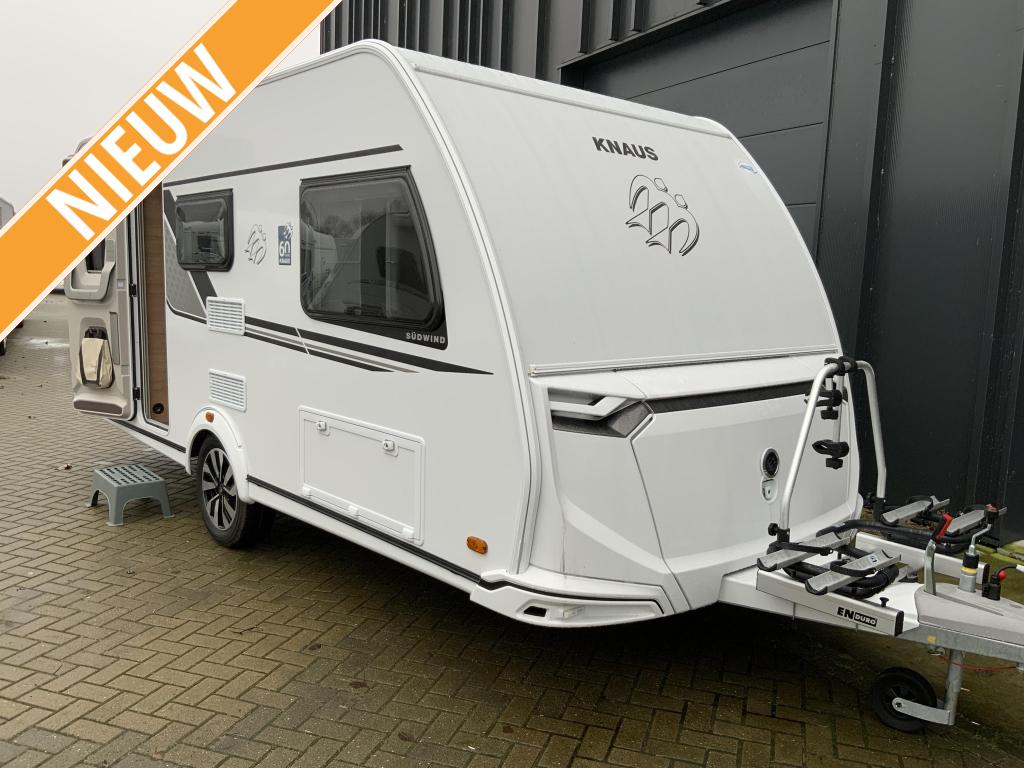 Knaus Sudwind 60 Years 460 EU Hemelvaartsdag open, Caravans en Kamperen, Standaardzit, Bedrijf, Schokbreker, 4 tot 5 meter