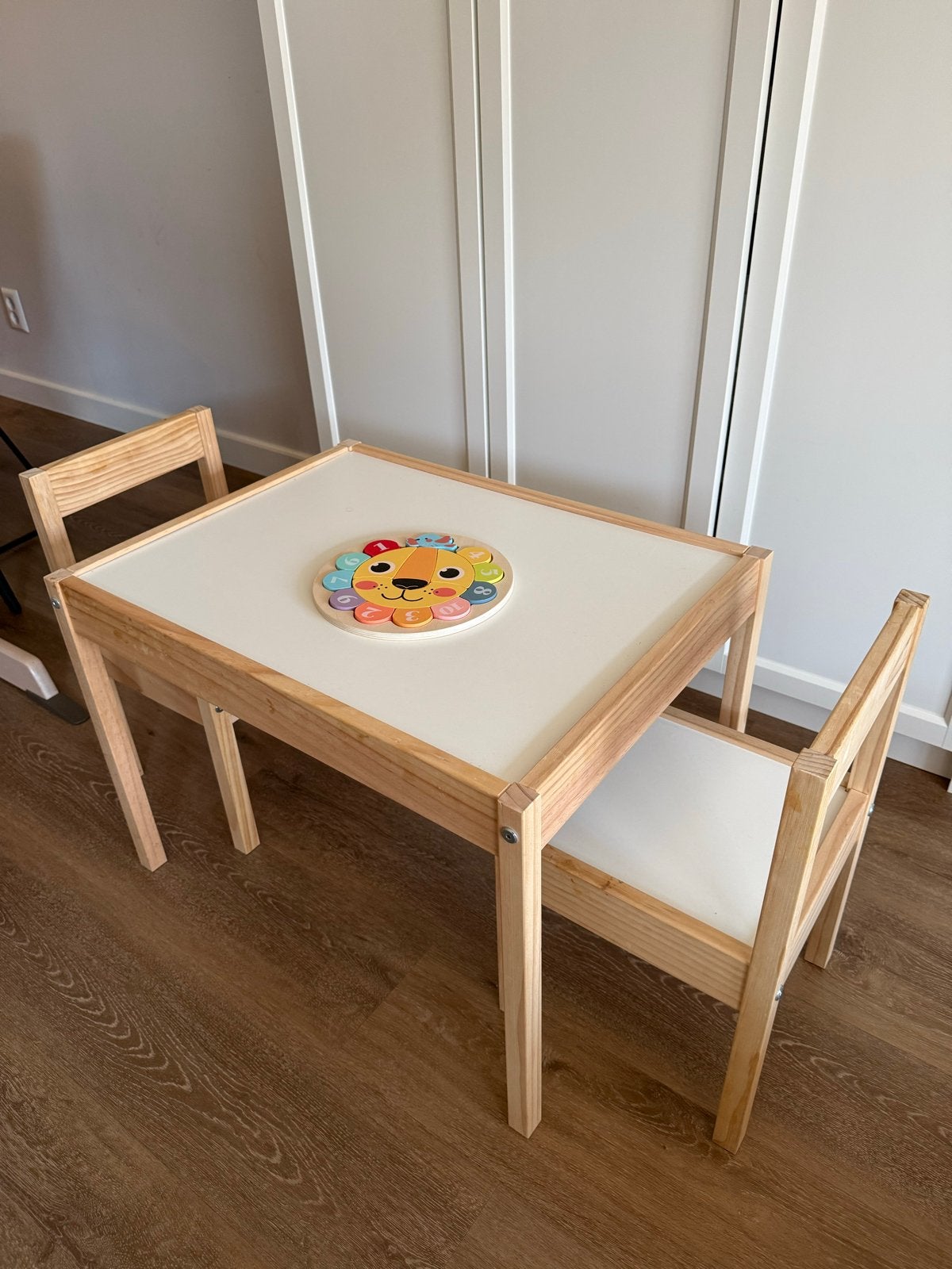 Ikea kinder tafel met twee stoeltjes, Kinderen en Baby's, Kinderkamer | Tafels en Stoelen, Ophalen, Gebruikt, Tafel(s) en Stoel(en)