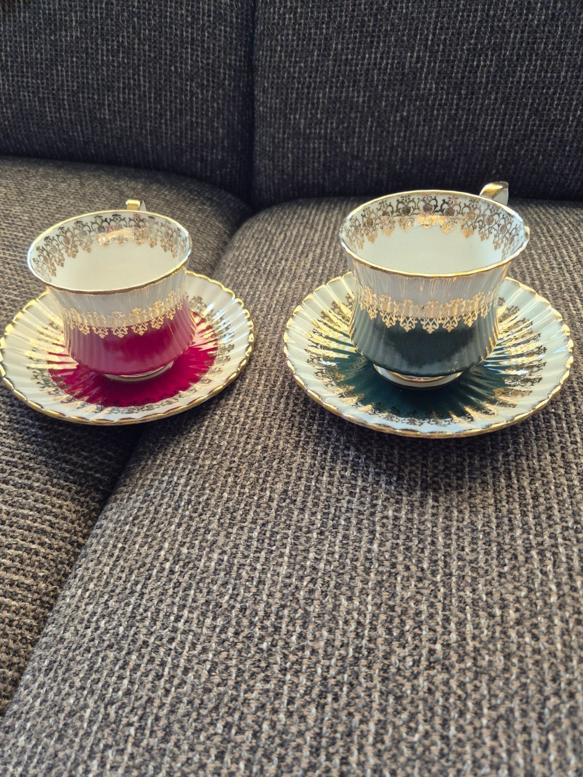 2 Engelse Gladstone kop en schotels - rood en groen, Ophalen of Verzenden