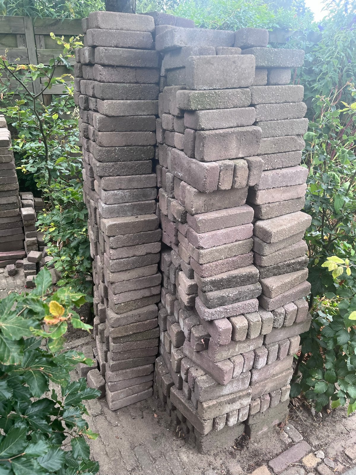 Ca. 10 m2 betonnen waaltjes 20x5x8 cm gratis afhalen, Ophalen, Gebruikt, Klinkers, 10 m² of meer