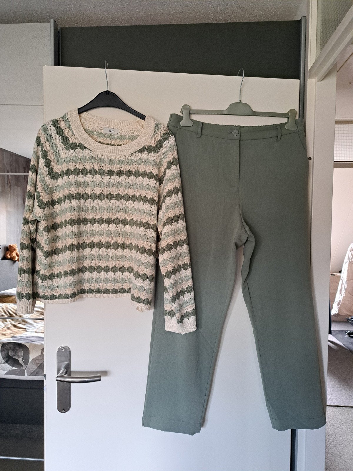 Mooie set: voorjaarstrui (XL) en zachtgroene broek (44), Maat 42/44 (L), Ophalen of Verzenden, Zo goed als nieuw, Norah