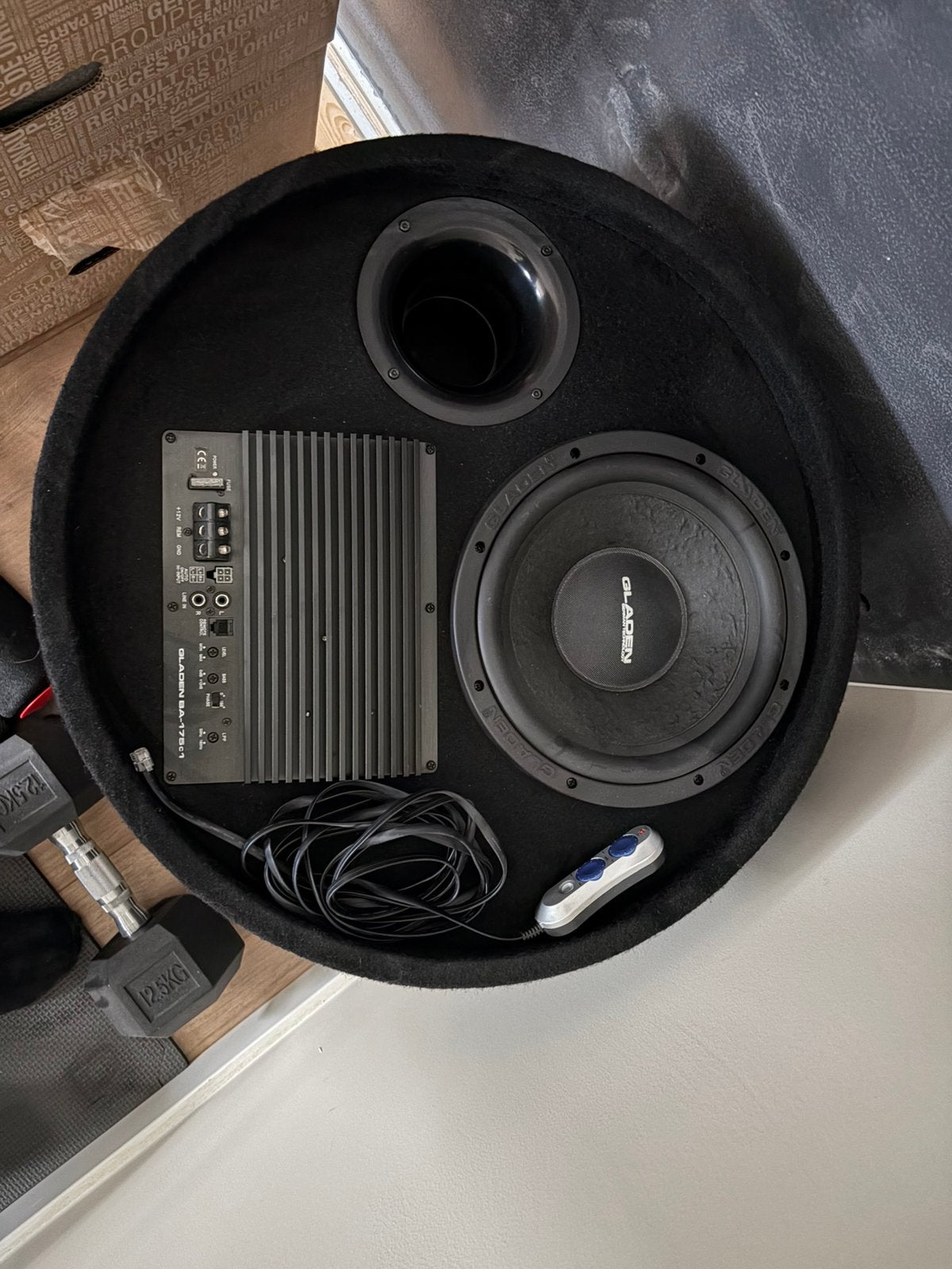 Gladen Subwoofer met Versterker - Zo goed als nieuw, Auto diversen, Ophalen of Verzenden, Zo goed als nieuw