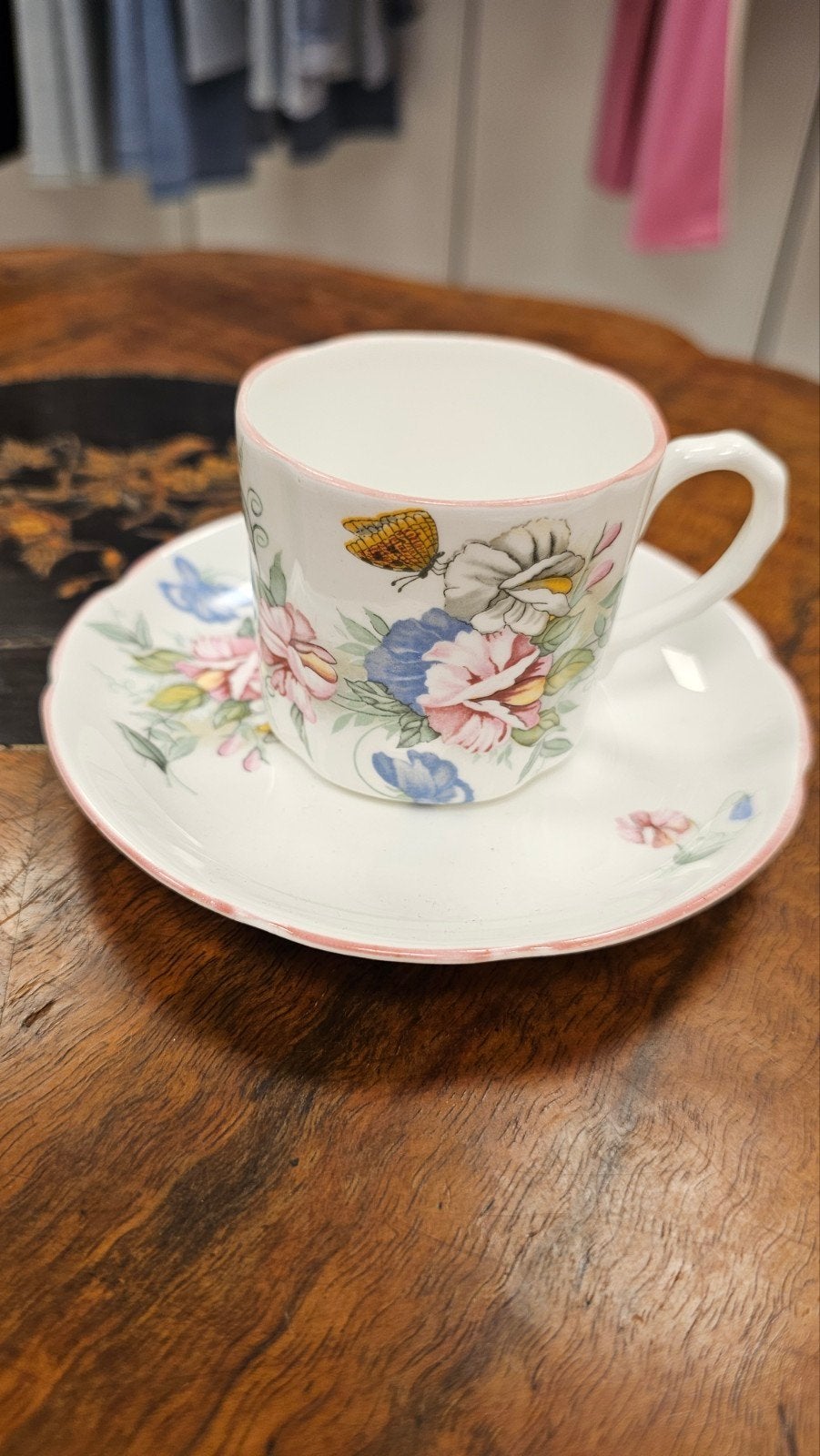 Vintage Balmoral Castle Bone China kop en schotel, Ophalen of Verzenden, Zo goed als nieuw, Porselein, Kop en/of schotel