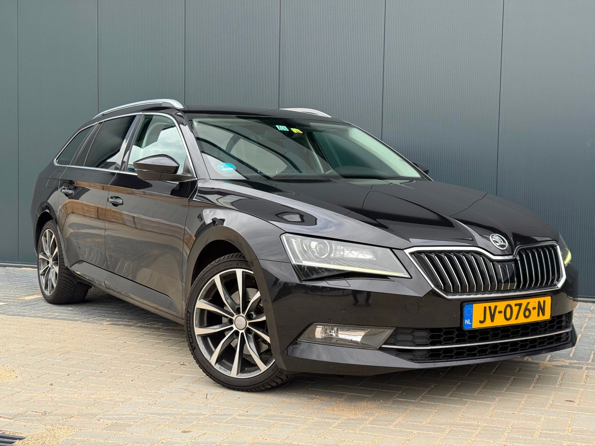 Skoda Superb Combi 1.6 TDI Style Business, Auto's, Gebruikt, Euro 6, 4 cilinders, Zwart