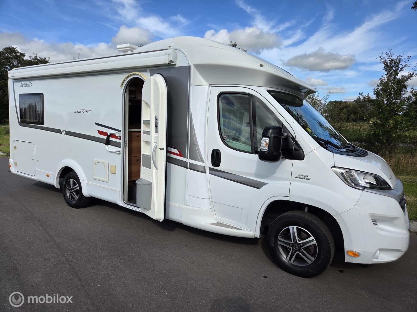 Dethleffs Limited Edition 2015☆Enkele bedden-54.216km☆, Caravans en Kamperen, 7 tot 8 meter, Bedrijf, Dethleffs, 7 tot 8 meter