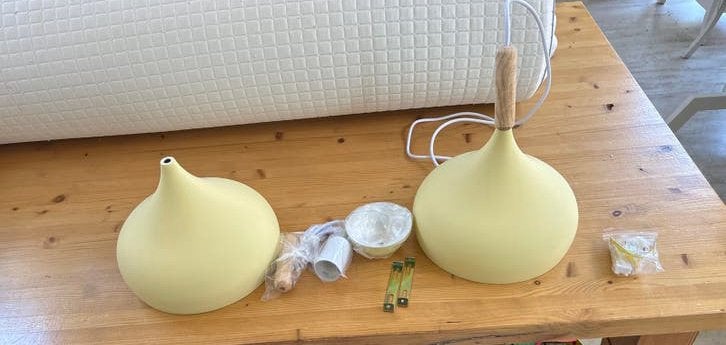 Set van 2 moderne hanglampen - Geel, Ophalen of Verzenden, Nieuw, Metaal, E27 (groot)