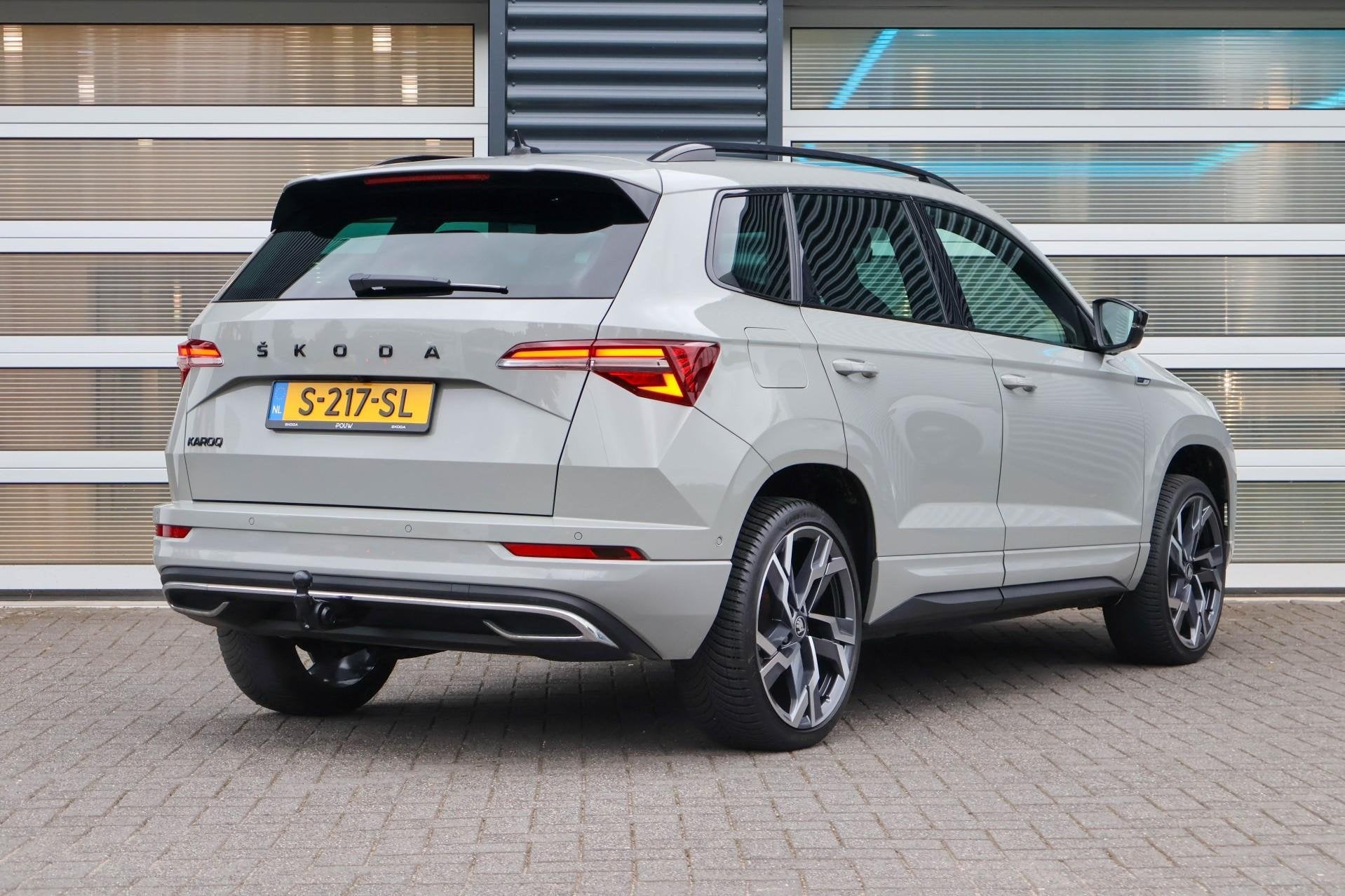Skoda Karoq 1.5 TSI 150pk DSG ACT Sportline Business | Panor, Auto's, 12 maanden, Stof, 4 cilinders, SUV of Terreinwagen