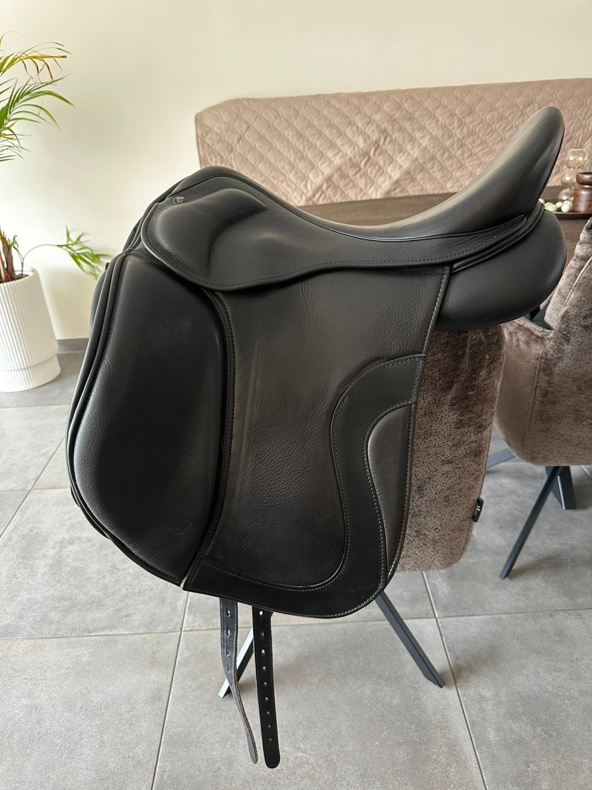 Kingsley D2 17,5/31 zwart lak met rosegold kroon, Dieren en Toebehoren, Paarden en Pony's | Zadels, Ophalen of Verzenden, Dressuur