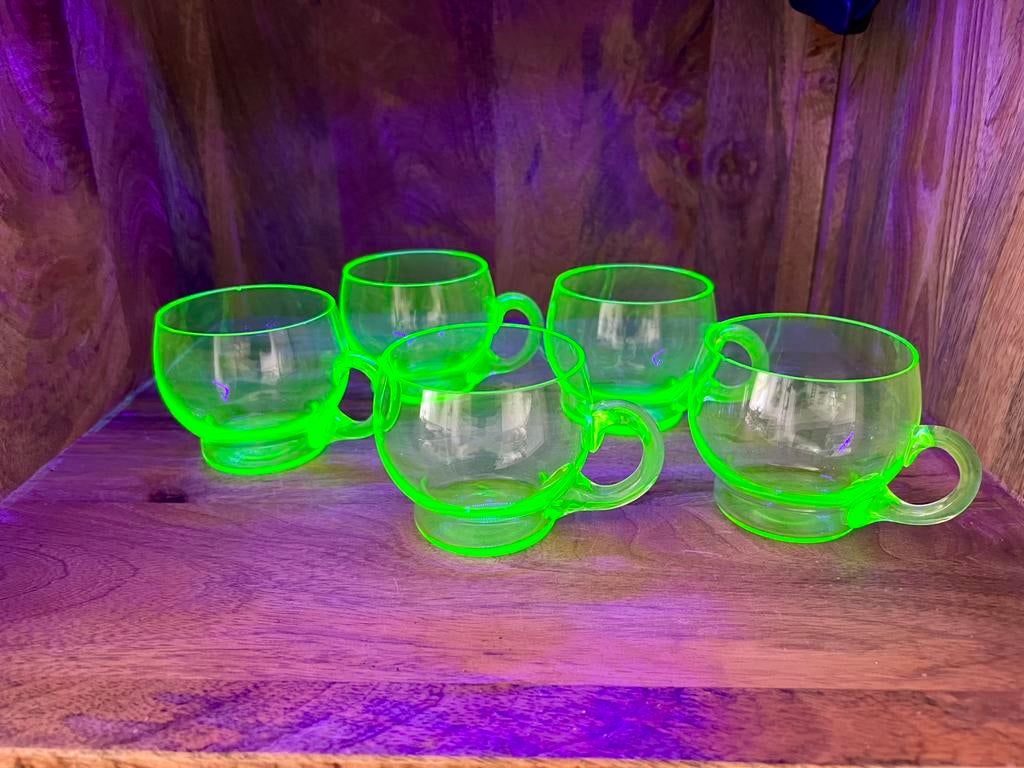 Anna groen drinkopjes uranium glas, Antiek en Kunst, Ophalen of Verzenden