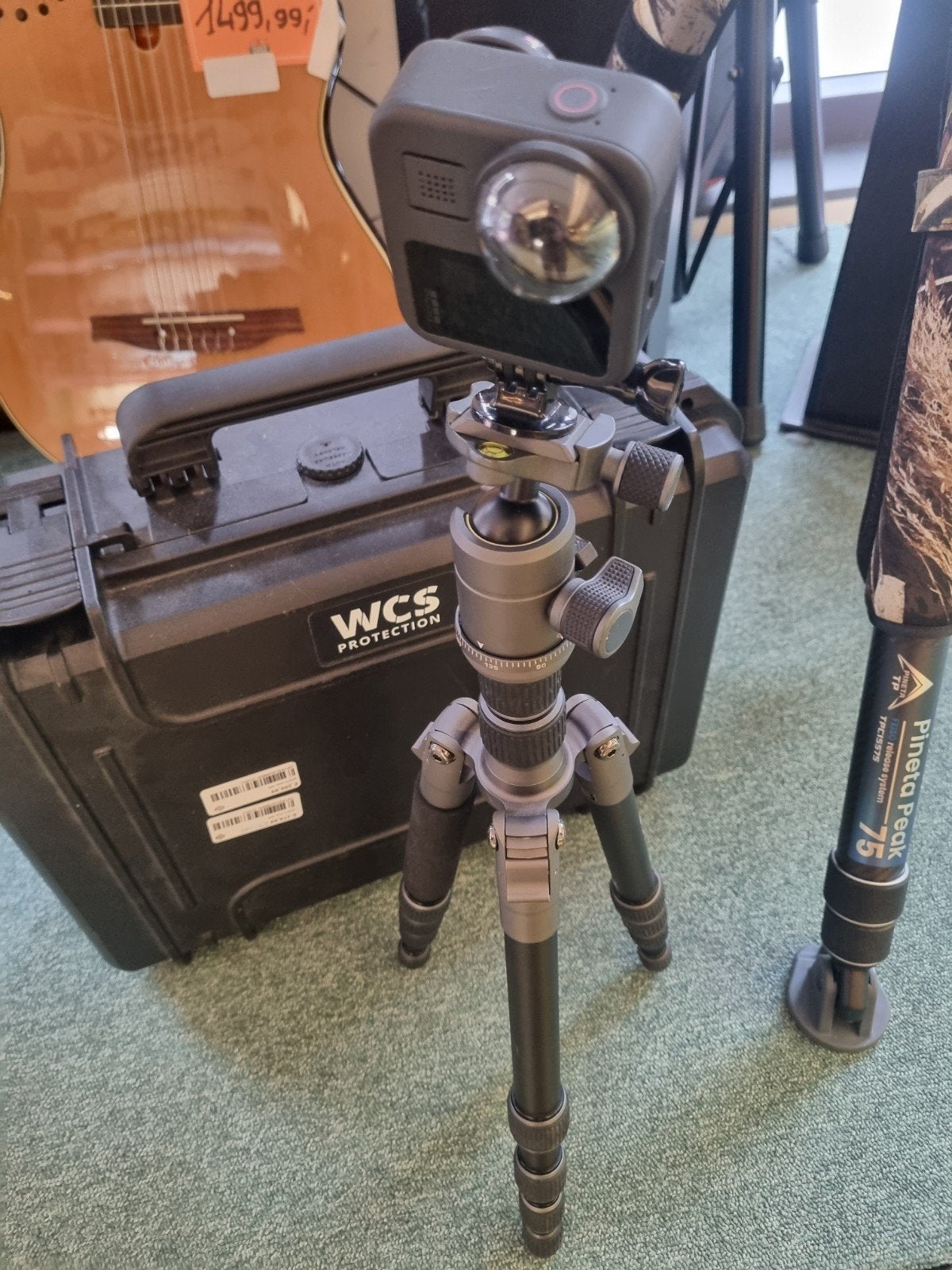 Foto 3 van GoPro Max 360 camera met statief en accessoires
