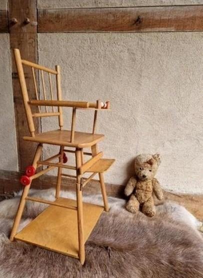 Vintage houten poppenstoel., Kinderen en Baby's, Speelgoed | Poppen, Ophalen of Verzenden, Gebruikt, Overige typen