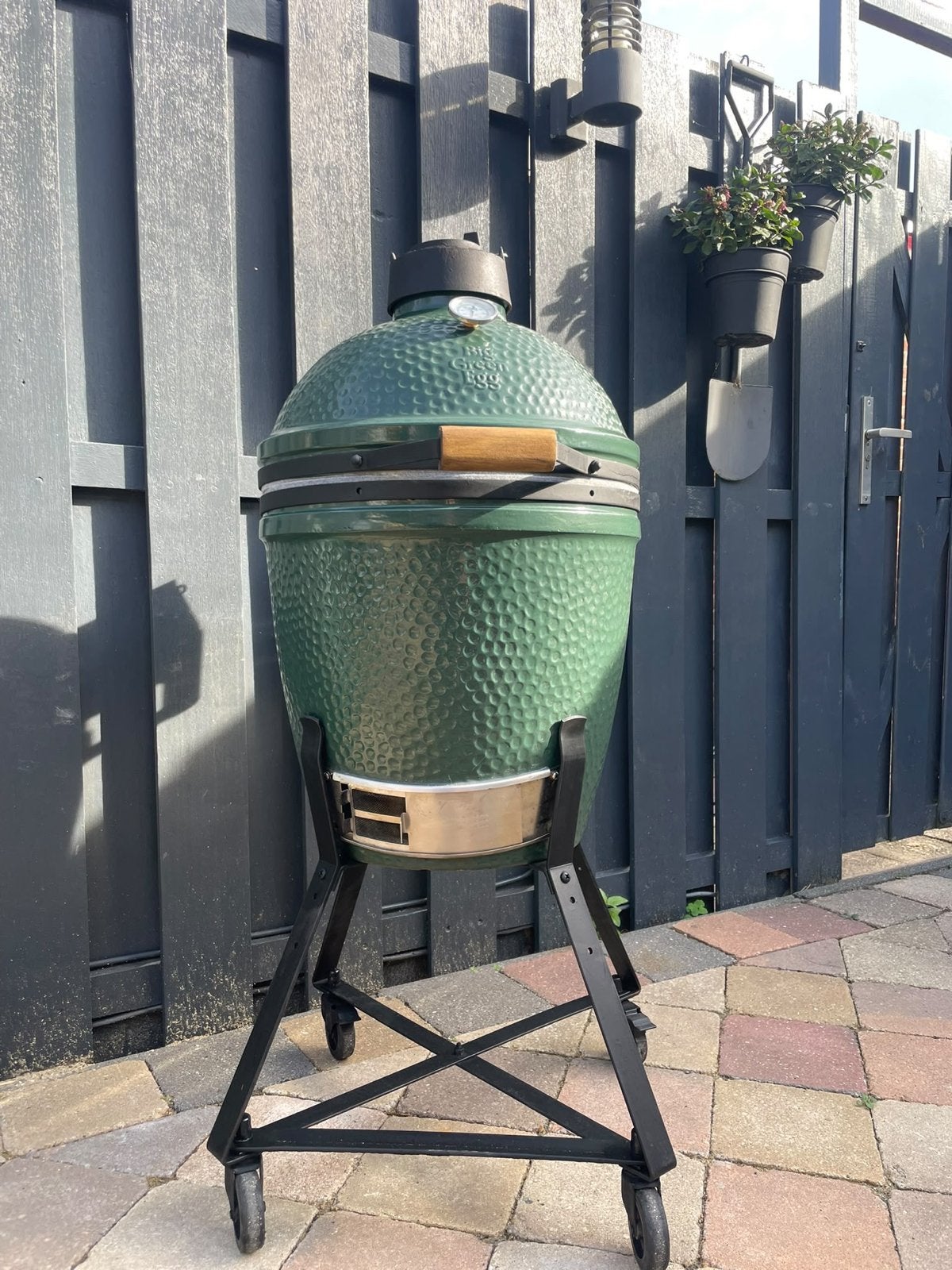 Big Green Egg Medium Kamado BBQ met onderstel, Ophalen, Zo goed als nieuw