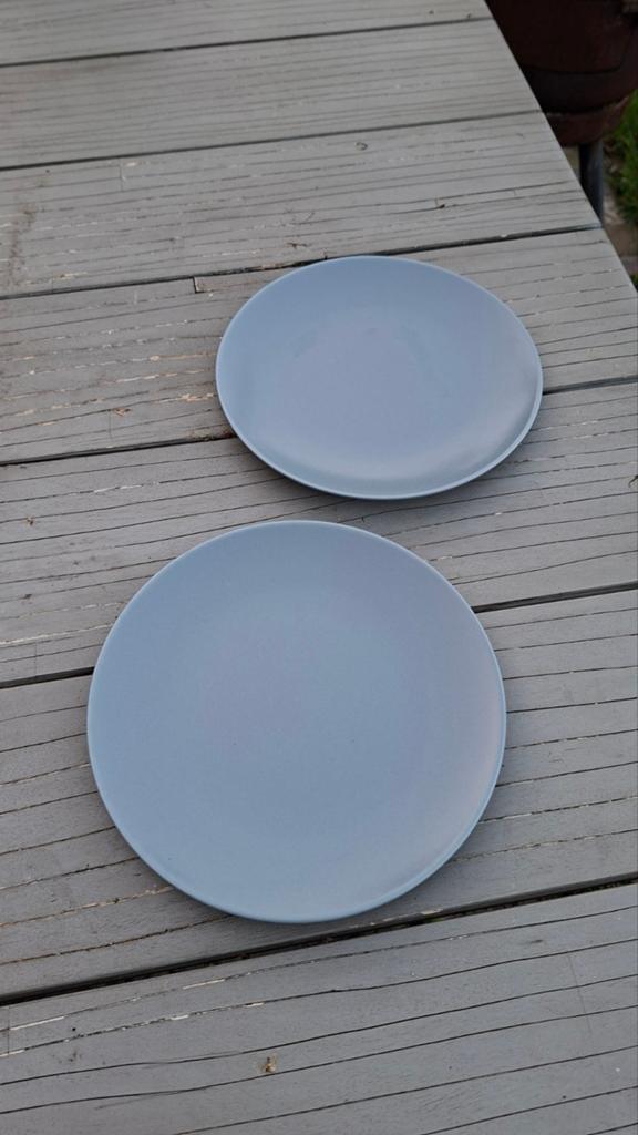 2x IKEA Dinera ontbijtbord 20 cm – Mat Grijsblauw zgan, Huis en Inrichting, Keuken | Servies, Ophalen of Verzenden, Zo goed als nieuw