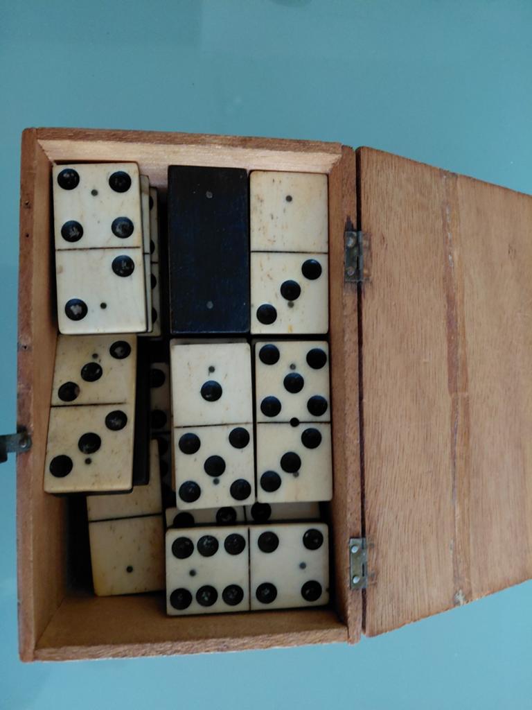 Oude dominostenen, Ophalen of Verzenden, Overige aantallen, Overige merken