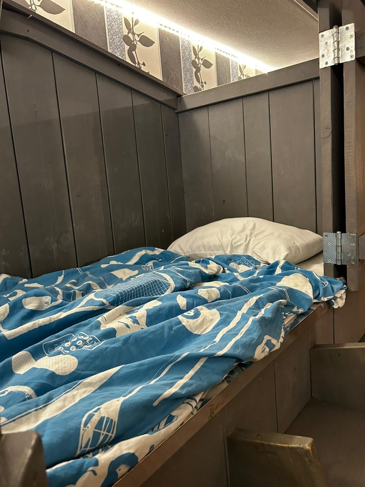 Uniek stapelbed van steigerhout - hutbed, Huis en Inrichting, Slaapkamer | Stapelbedden en Hoogslapers, Gebruikt, 90 cm, Tweepersoons