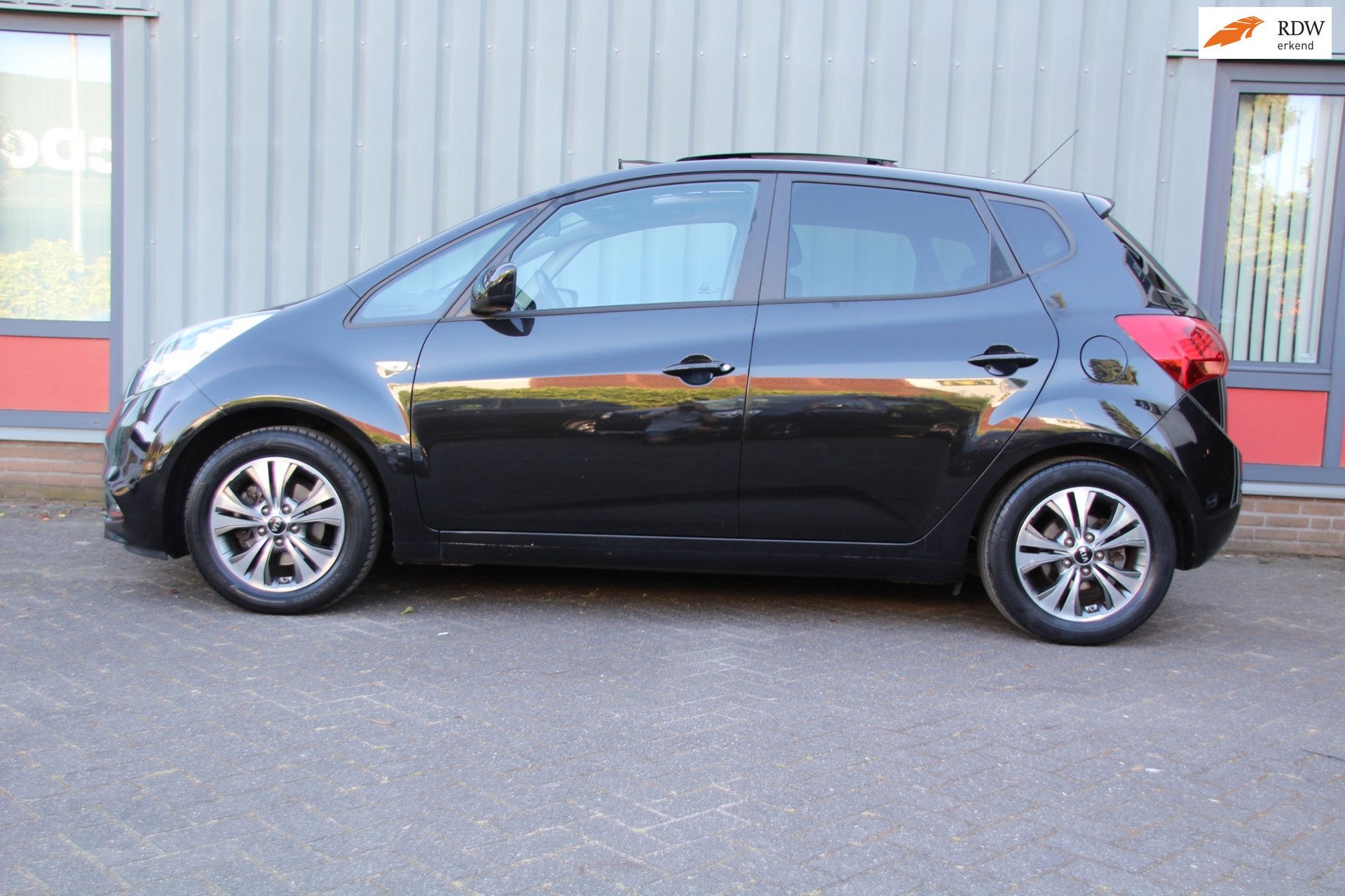 Kia Venga 1.4 CVVT DynamicPLusLine Panoramadak trekhaak navi, Voorwielaandrijving, Gebruikt, Euro 6, 4 cilinders