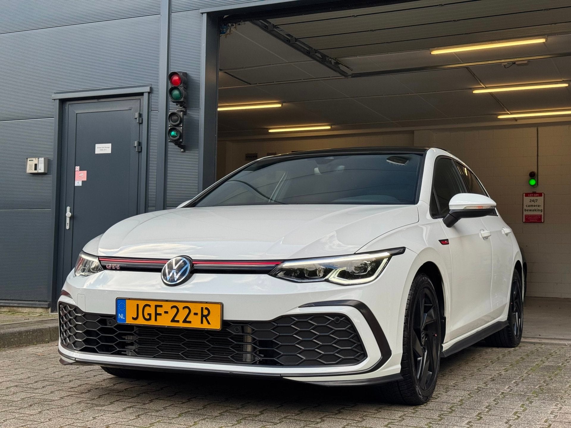 Volkswagen GOLF 2.0 TSI GTI / PANO / SFEER / KEYLESS / CARPL, Auto's, Dealer onderhouden, Gebruikt, 4 cilinders, Alcantara