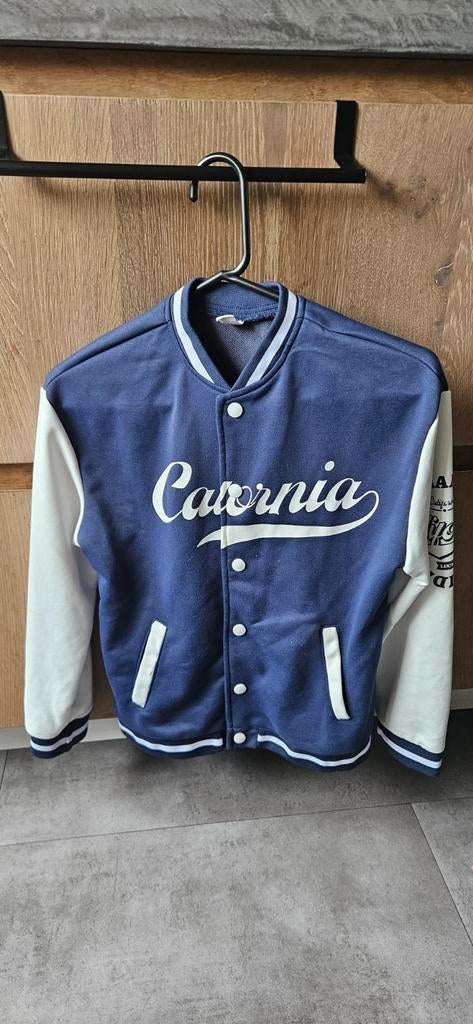 Nieuwe Shein College Jas - Blauw/Wit met 'California' print, Ophalen of Verzenden, Nieuw, Blauw