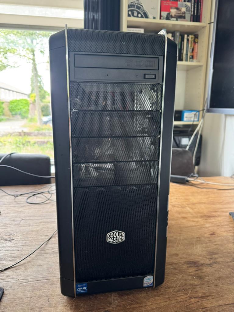Desktop PC - Start wel op, mist videokaartkabels, Ophalen, Niet werkend, Met videokaart, HDD