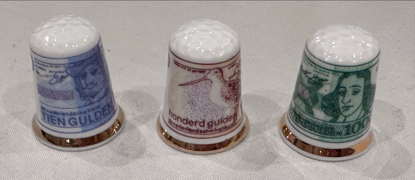 3 vingerhoeden - 10, 100 en 1000 gulden Nederlandse bank, Ophalen of Verzenden, Zo goed als nieuw, Porselein, Nederland
