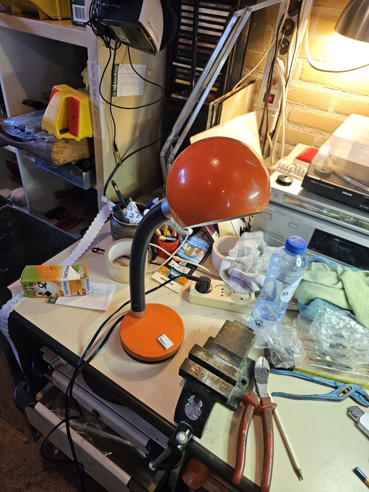 Vintage oranje bureaulamp met flexibele arm, Antiek en Kunst, Antiek | Lampen, Ophalen of Verzenden