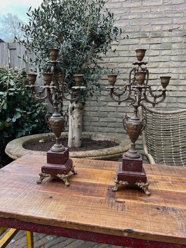 2 Antieke Franse Empire Kandelaars Brons verguld Marmer Voet, Antiek en Kunst, Antiek | Kandelaars, Ophalen, Koper of Brons