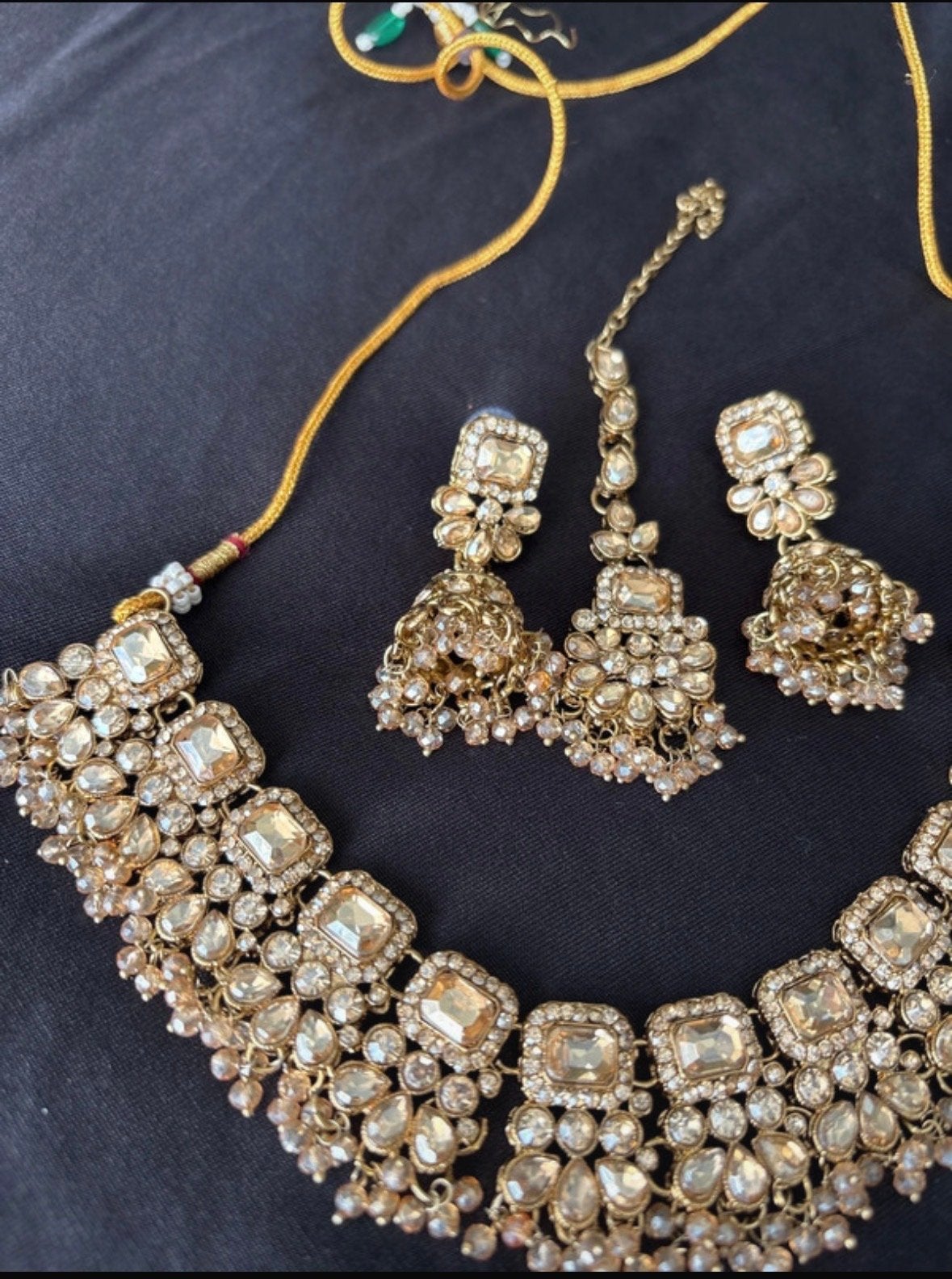 Prachtige Indiase sieradenset met ketting en oorbellen, Overige materialen, Ophalen of Verzenden, Zo goed als nieuw, Met edelsteen