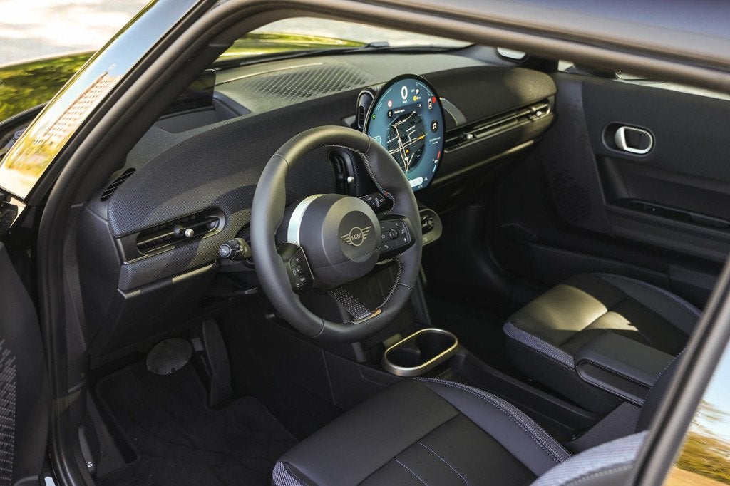 MINI Hatchback Cooper C Automaat / Classic / Pakket L / 17", Stof, 156 pk, Met garantie (alle), 4 stoelen