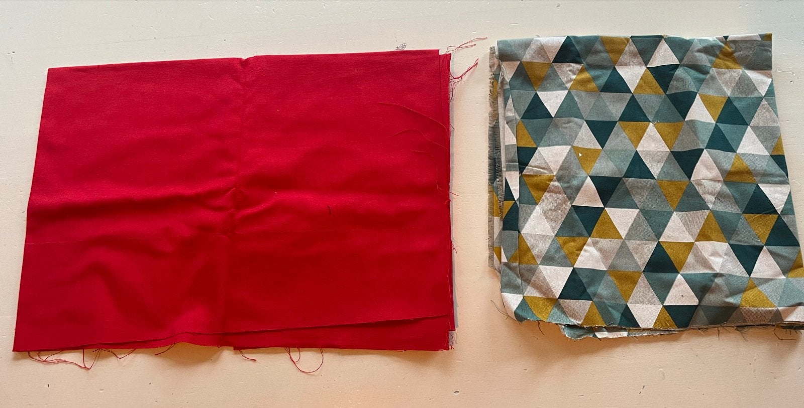 Stoffen: Rood effen en geometrisch patroon, Ophalen, Meerkleurig, Nieuw, 30 tot 120 cm