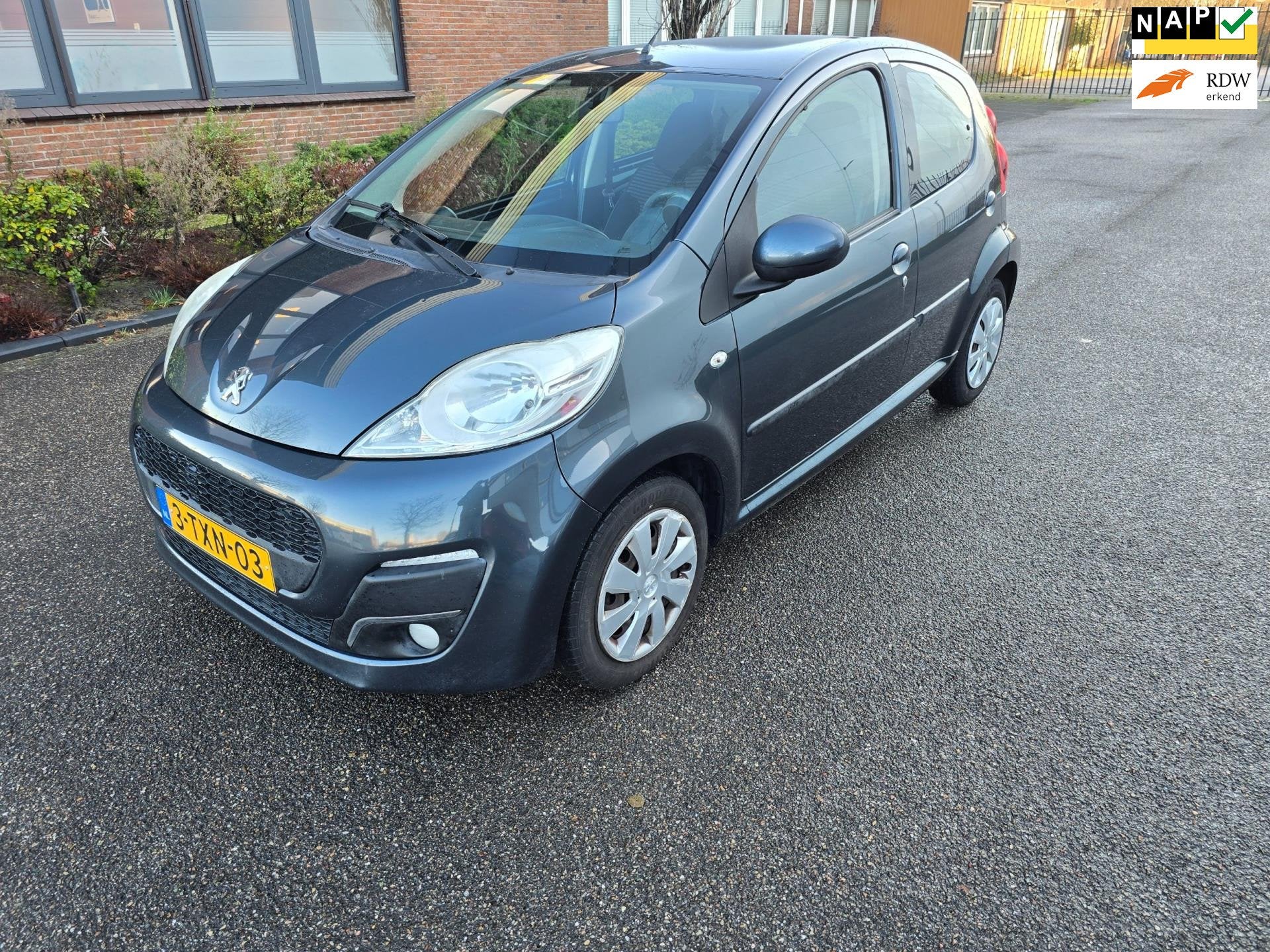 Peugeot 107 1.0 Active Airco Nap 5DRS Nieuwe Apk, Voorwielaandrijving, Euro 5, Gebruikt, 4 stoelen