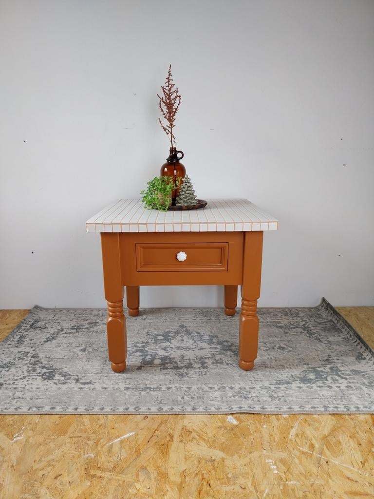 Unieke bijzettafel met tegelblad en lade, Ophalen, Minder dan 45 cm, Minder dan 55 cm, Gebruikt
