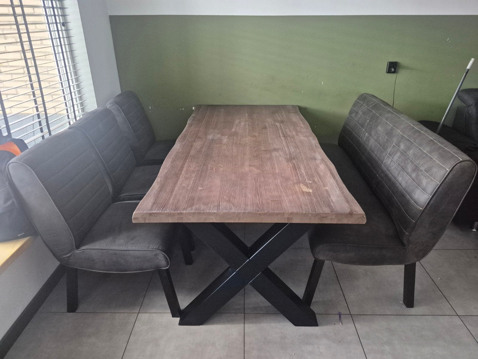 Stevige eettafel met 3-persoons bank en 3 stoelen, Huis en Inrichting, Ophalen
