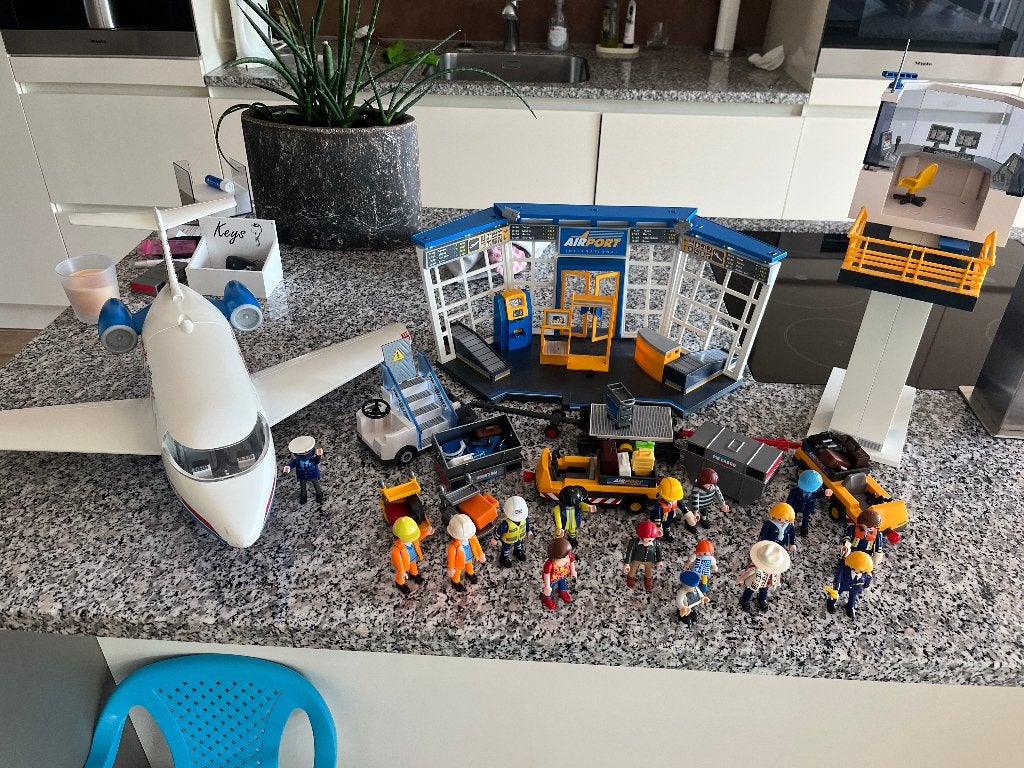 Playmobil vliegveld-verkeerstoren-vliegtuig-14 poppetjes, Ophalen of Verzenden, Gebruikt, Complete set, Overige typen