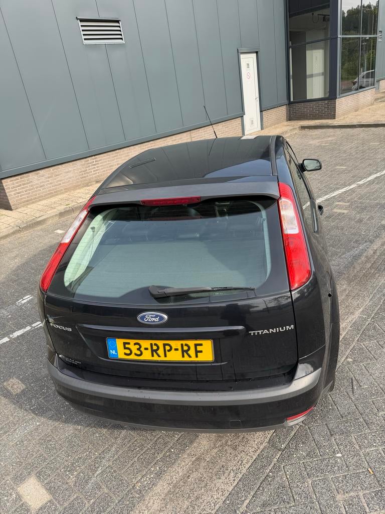 Goed onderhouden!! Ford Focus 2.0 107KW 3D 2005 Zwart, Auto's, 145 pk, Zwart, 4 cilinders, Zwart
